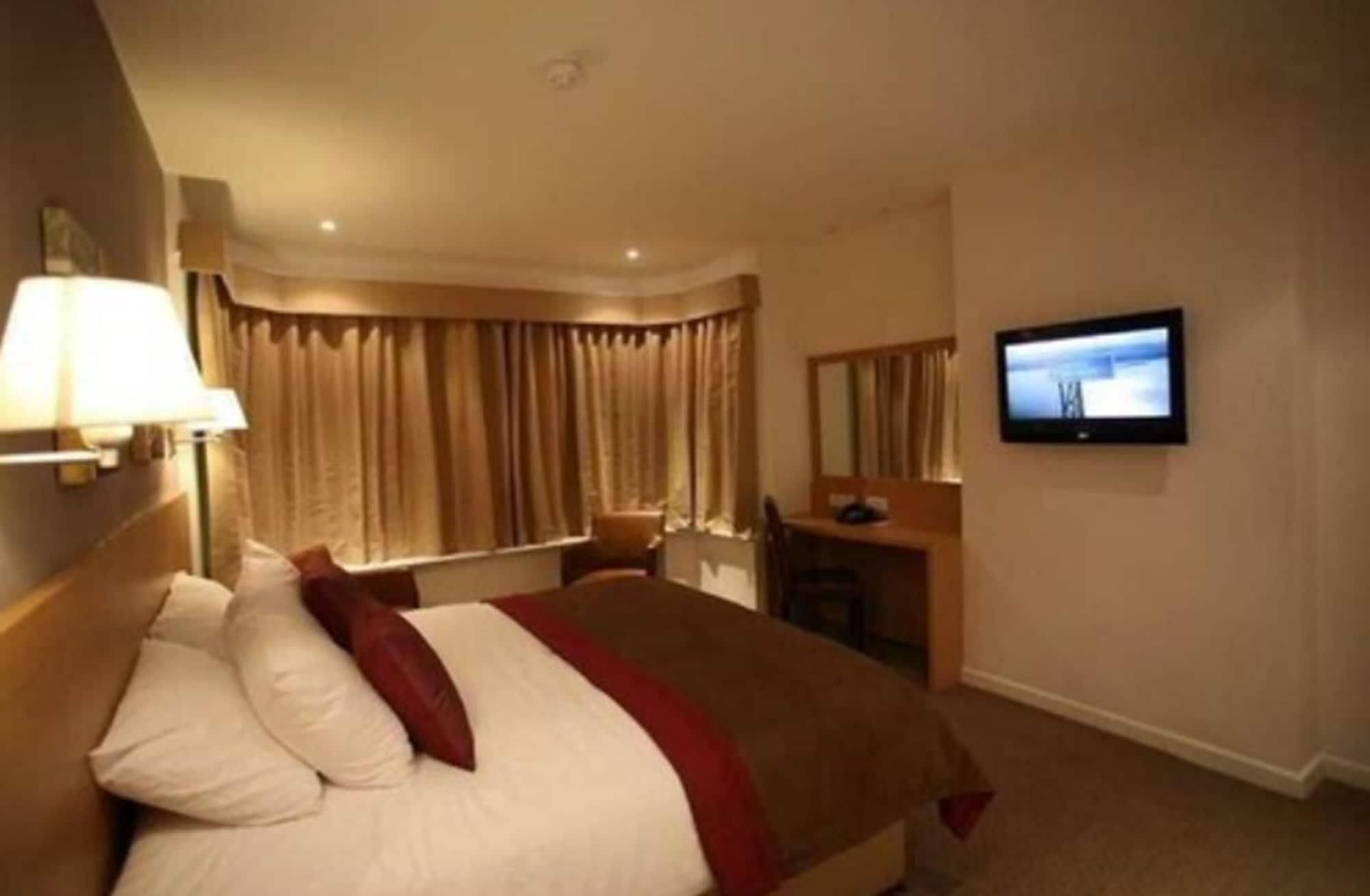 The Luton Hotel Esterno foto
