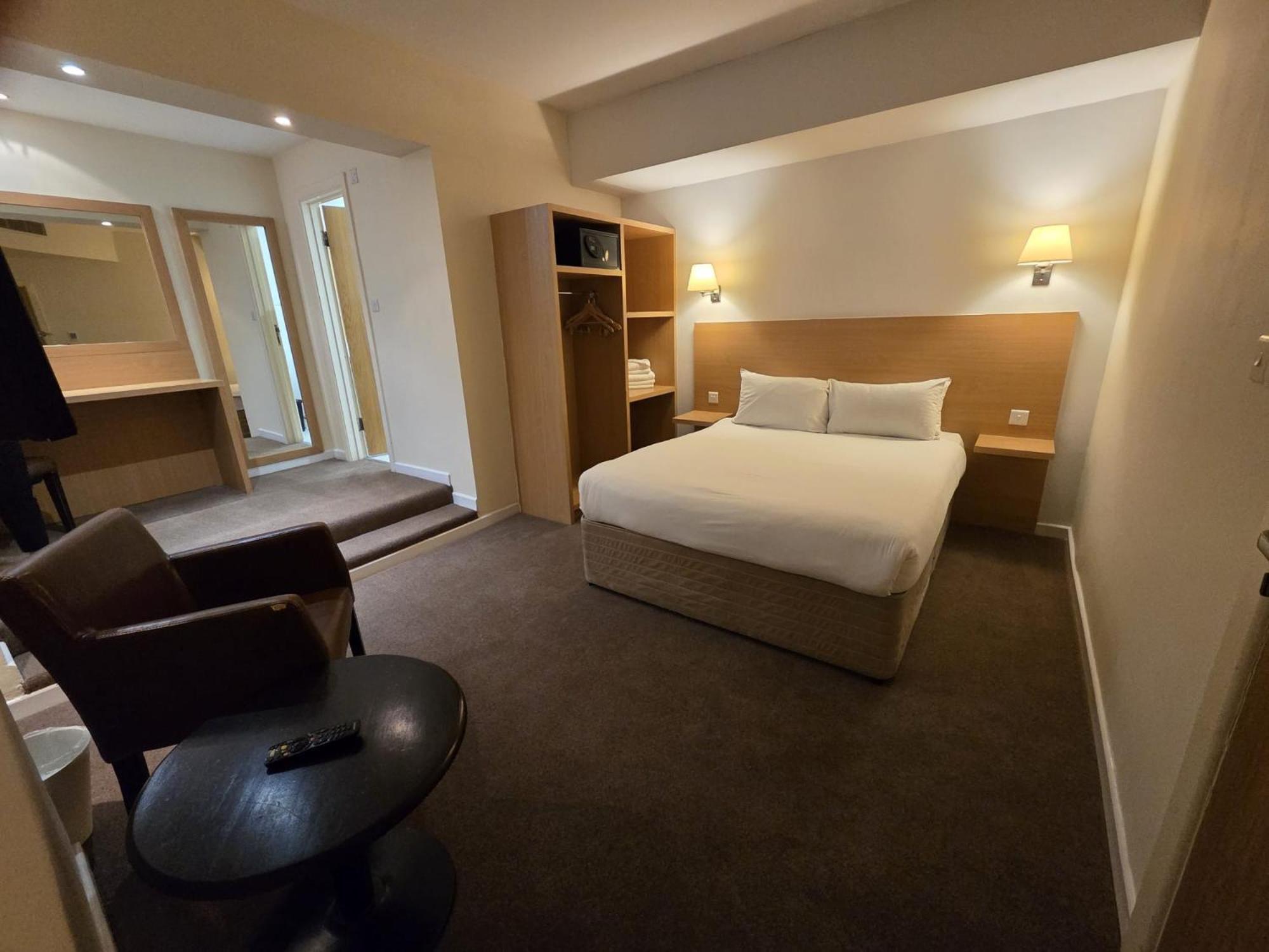 The Luton Hotel Esterno foto