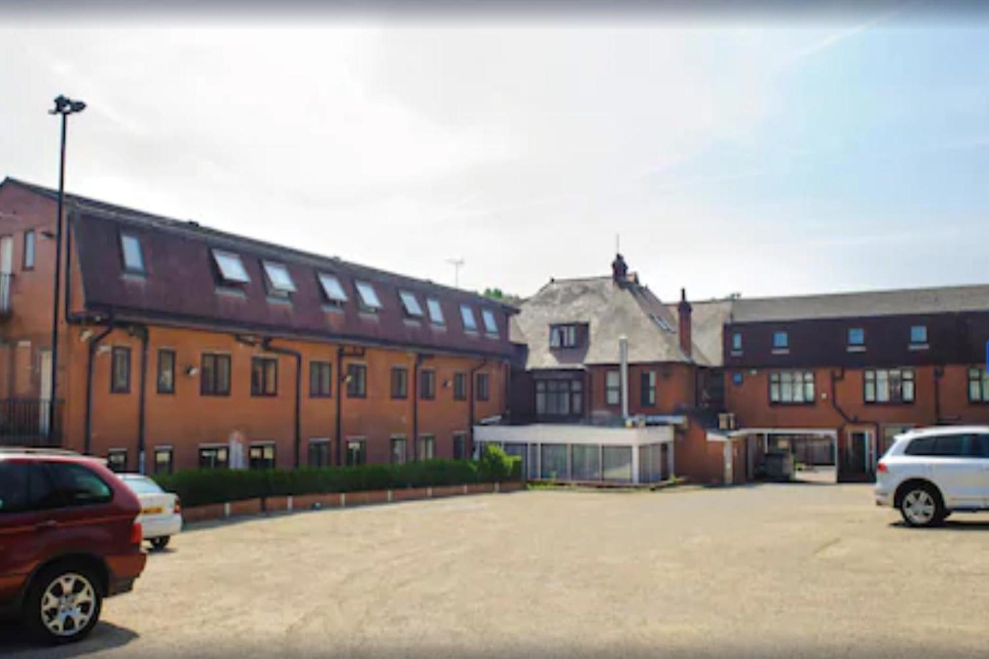 The Luton Hotel Esterno foto