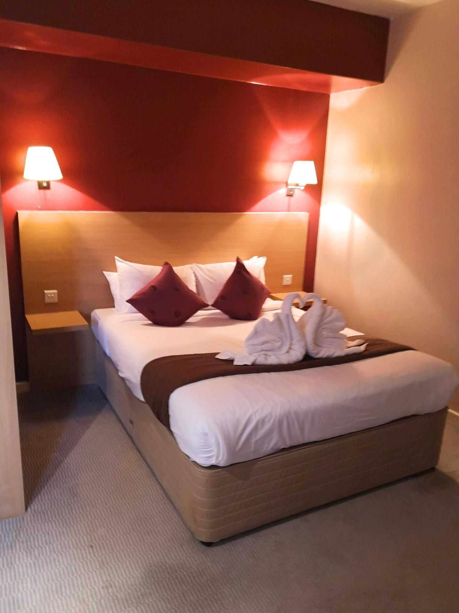 The Luton Hotel Esterno foto