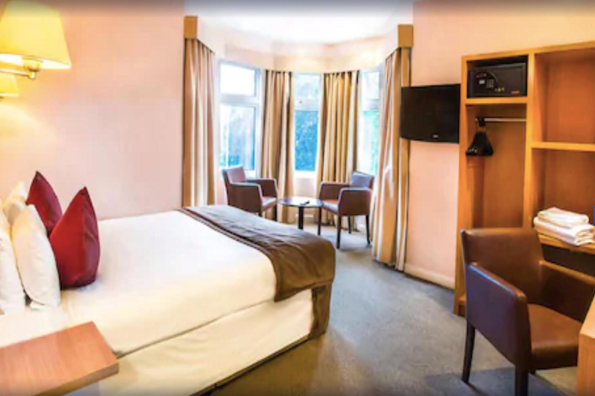 The Luton Hotel Esterno foto