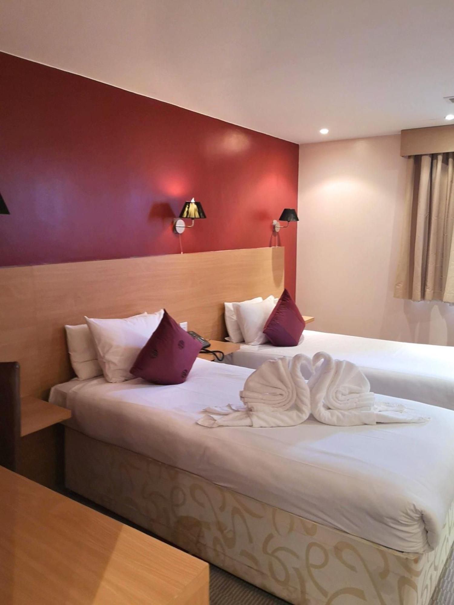 The Luton Hotel Esterno foto