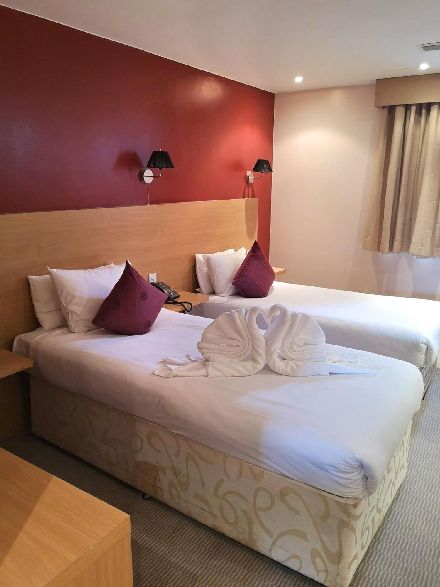 The Luton Hotel Esterno foto