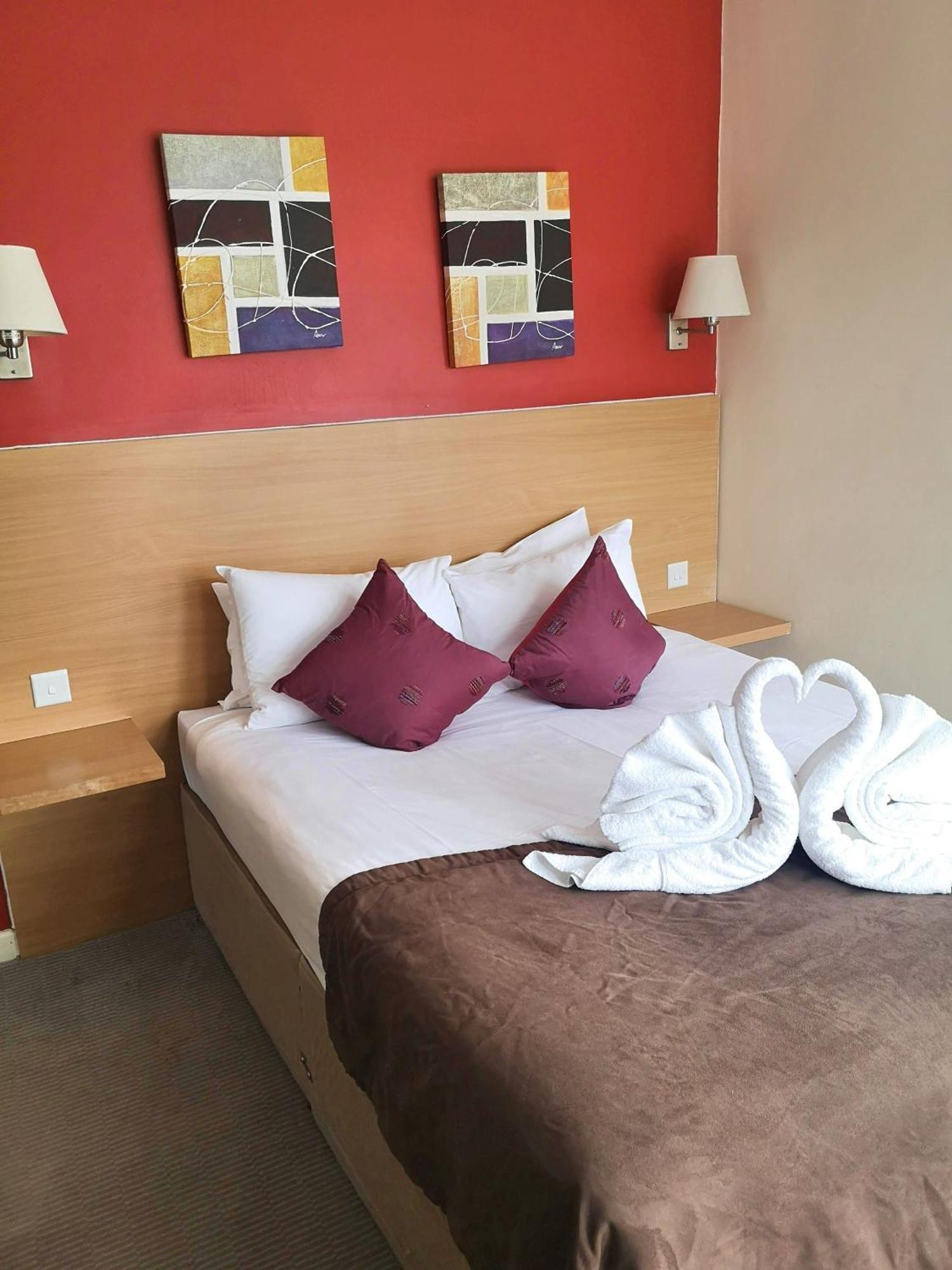 The Luton Hotel Esterno foto