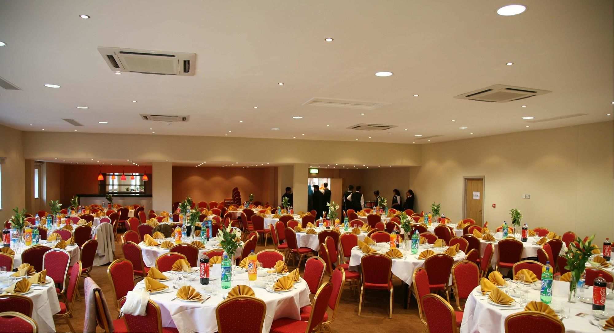 The Luton Hotel Esterno foto